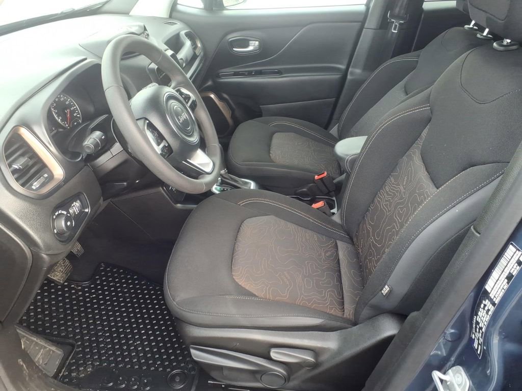 Used 2023 Jeep Renegade Latitude AWD/4WD image 9