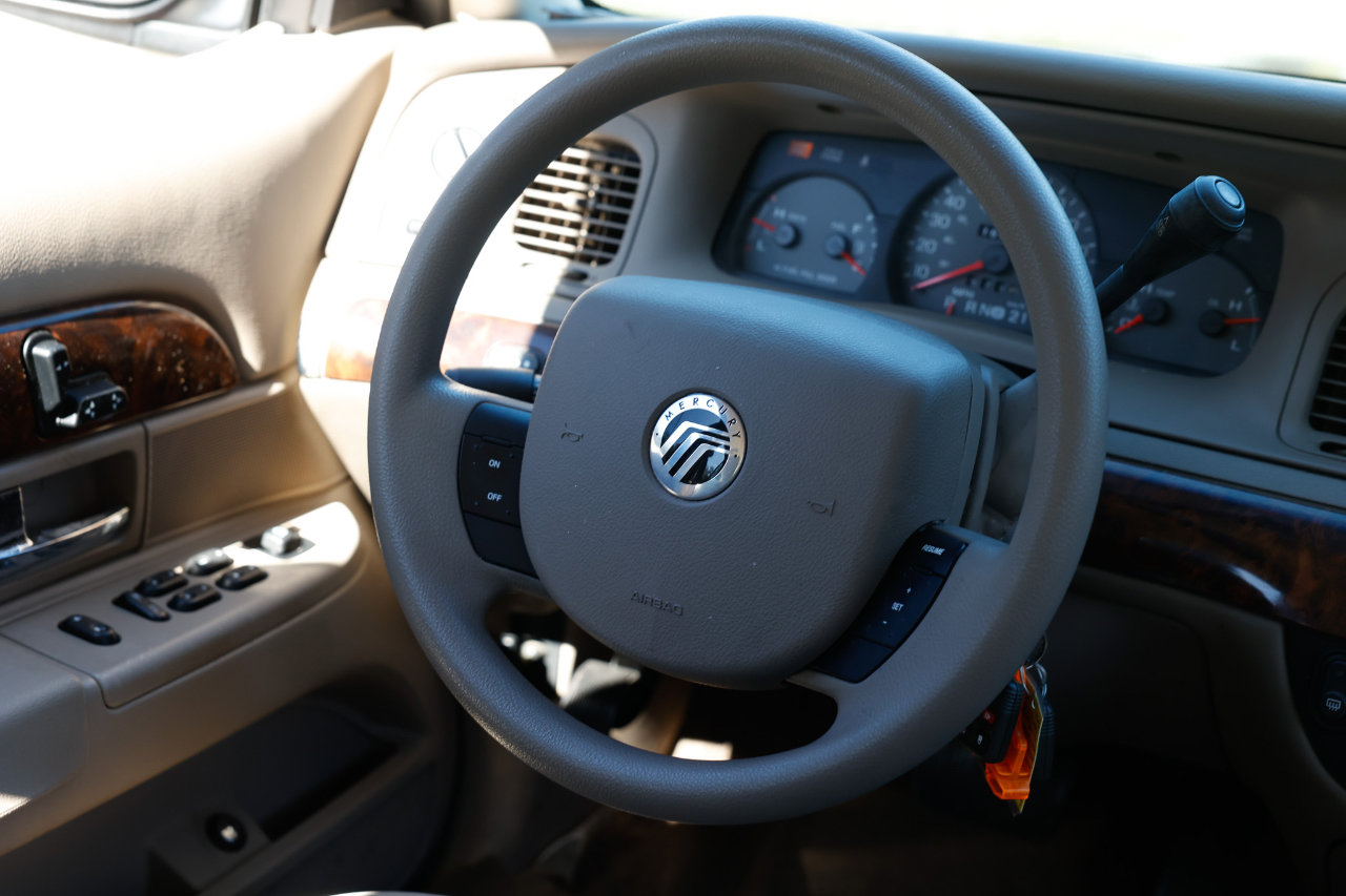 Used 2005 Mercury Grand Marquis GS image 27