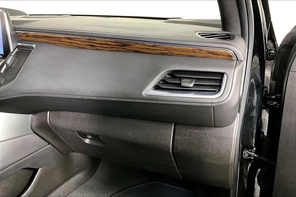 Used 2021 Chevrolet Tahoe Premier w/ Premium Package image 16