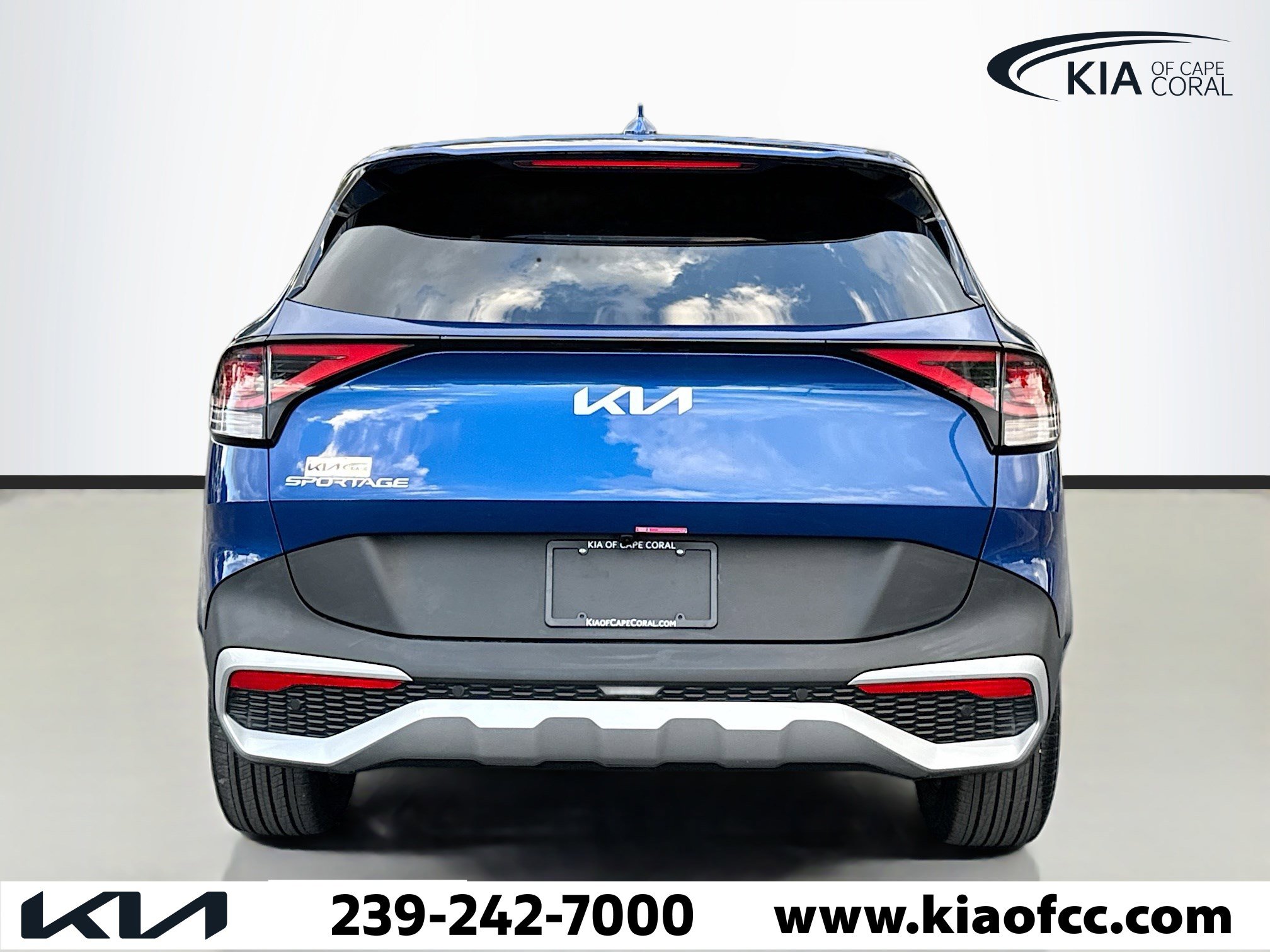 Used 2025 Kia Sportage EX image 4