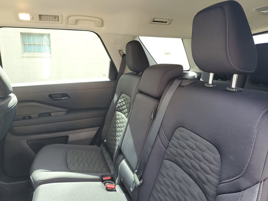 New 2025 Nissan Pathfinder SV image 27