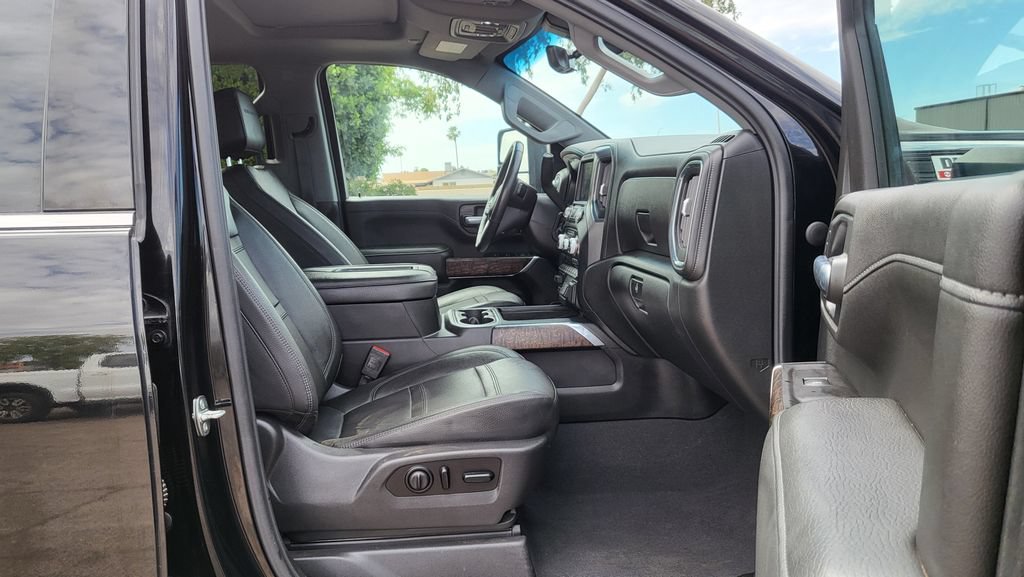 Used 2021 GMC Sierra 2500 Denali w/ Denali Black Diamond Edition AWD/4WD image 18