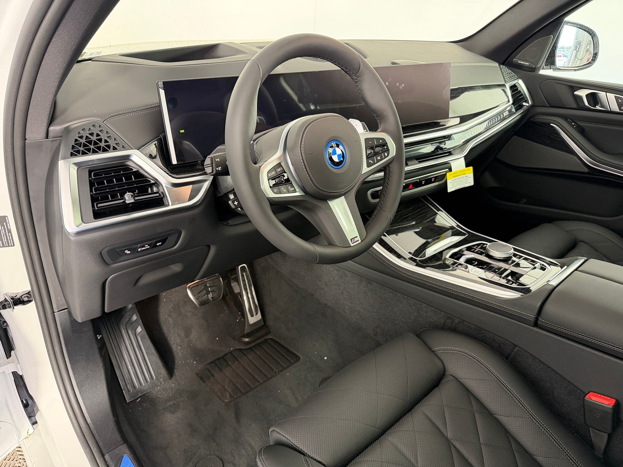 Used 2026 BMW X5 xDrive50e w/ M Sport Package AWD/4WD image 4