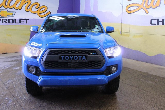 Used 2021 Toyota Tacoma TRD Sport image 3