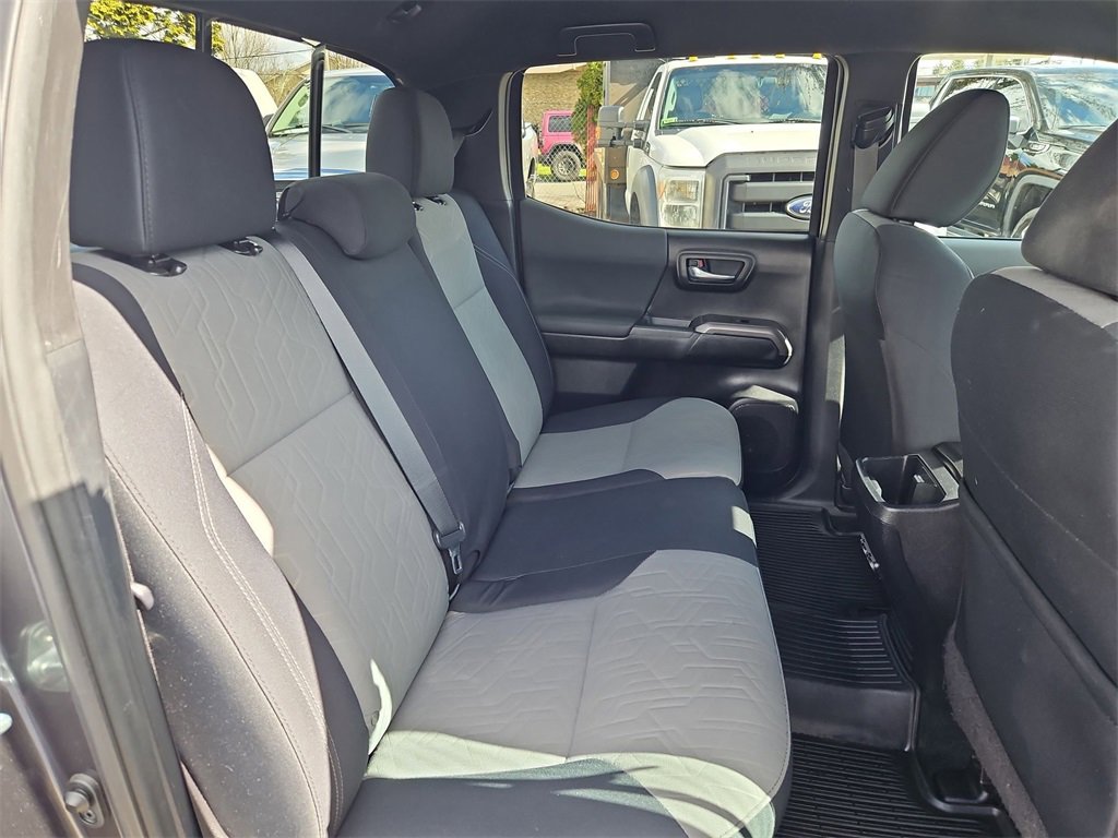 Used 2021 Toyota Tacoma TRD Off-Road image 15