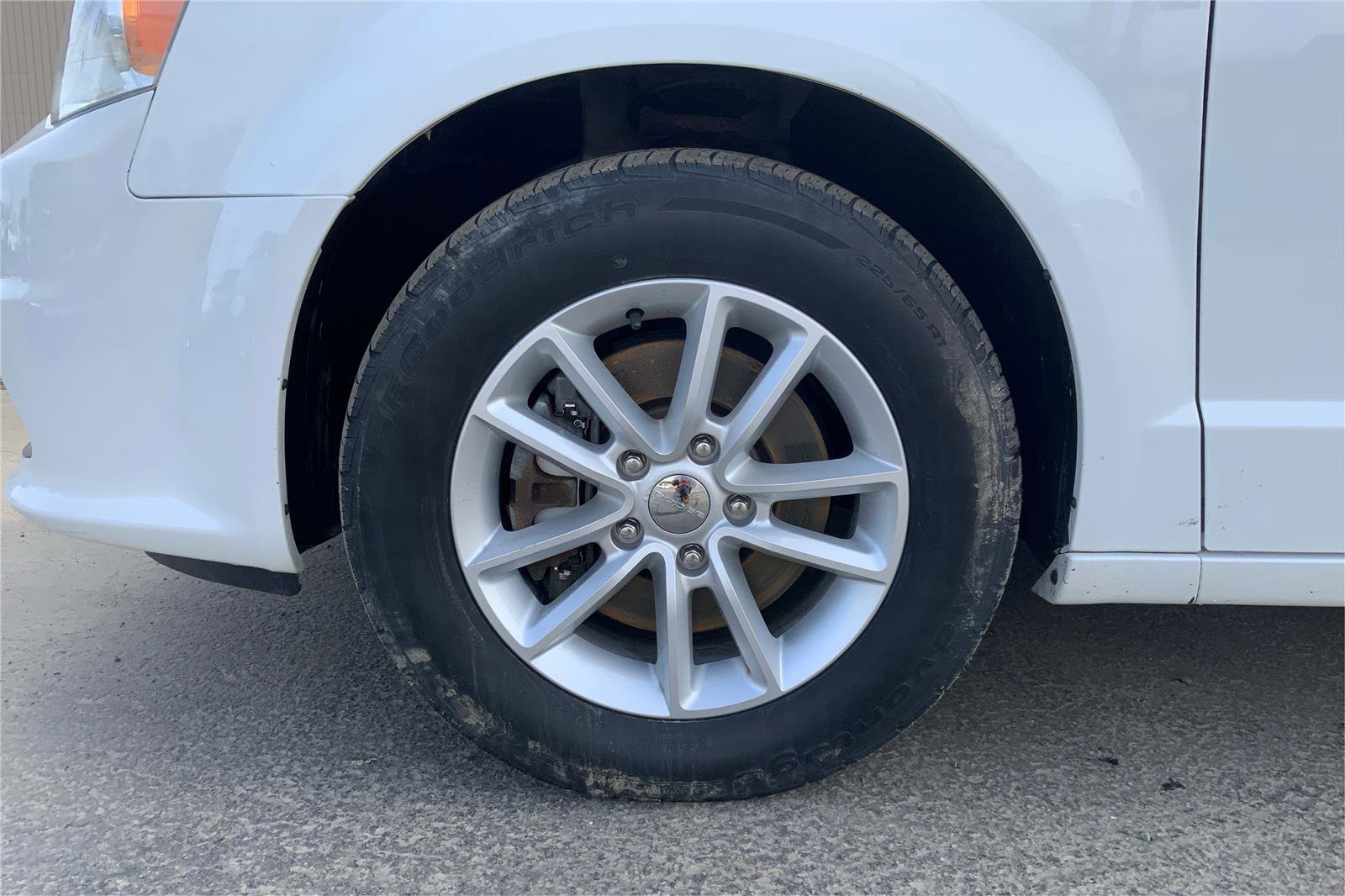 Used 2019 Dodge Grand Caravan SXT image 25