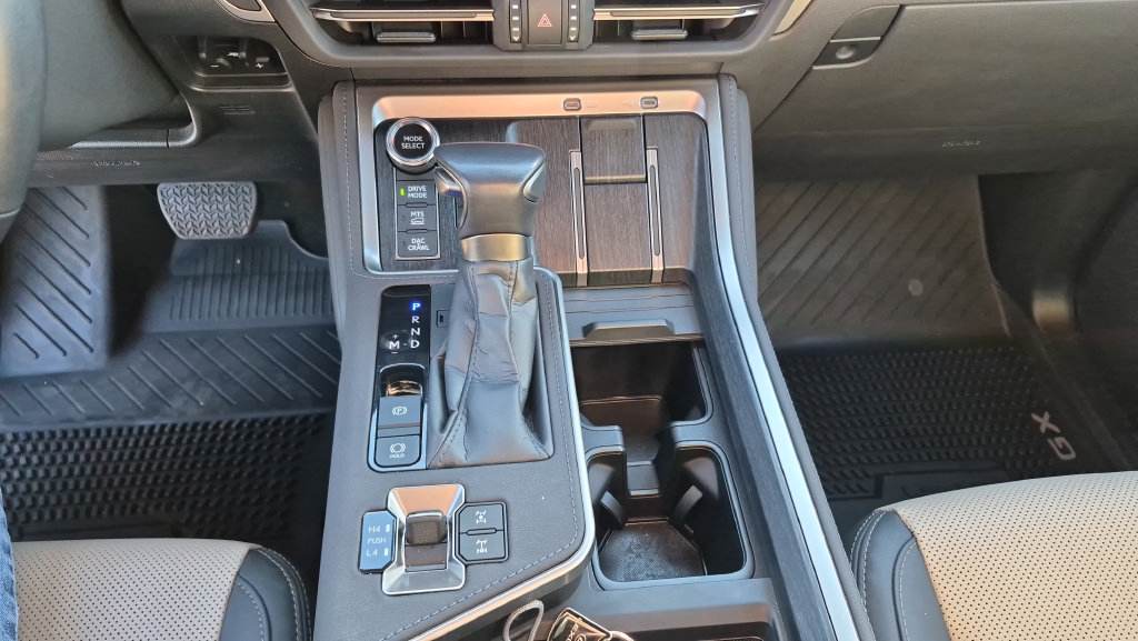 Used 2024 Lexus GX 550 AWD/4WD image 17