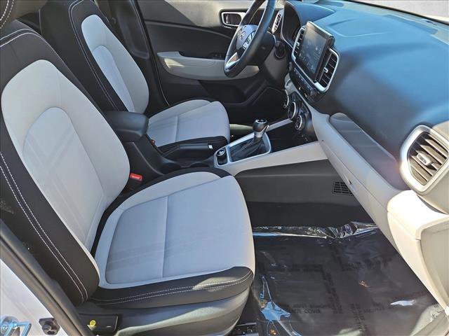 Certified 2025 Hyundai Venue SEL image 27