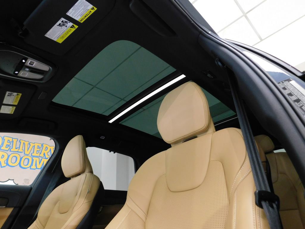 Used 2026 Volvo V90 B6 Cross Country Ultra image 39