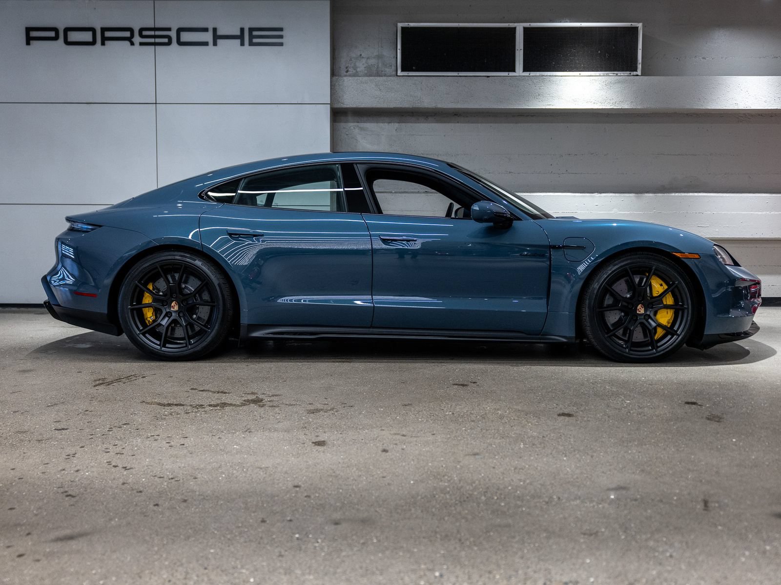 New 2026 Porsche Taycan GTS AWD/4WD image 9