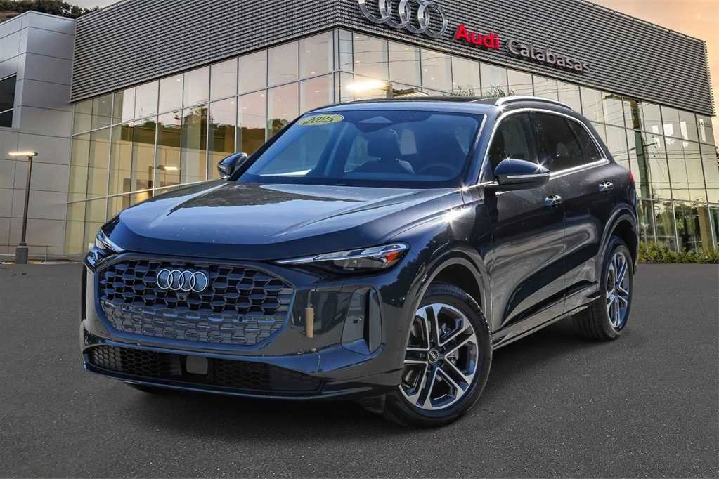 Used 2025 Audi Q5 Premium w/ Convenience Package