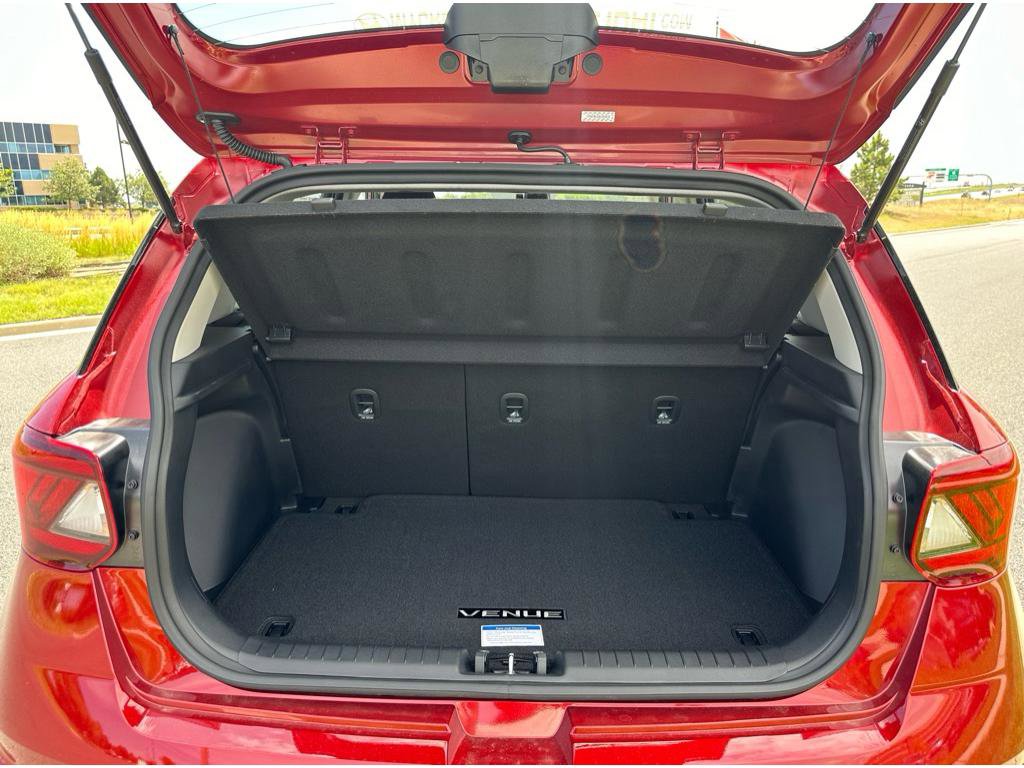 Used 2024 Hyundai Venue Limited image 8