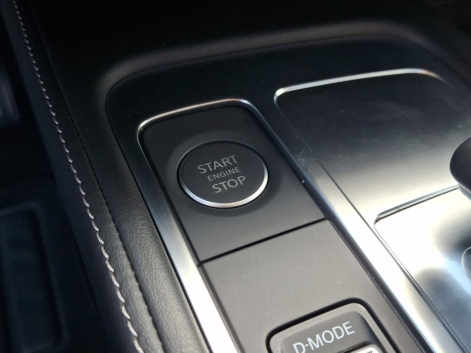 Certified 2025 INFINITI QX60 Luxe image 24