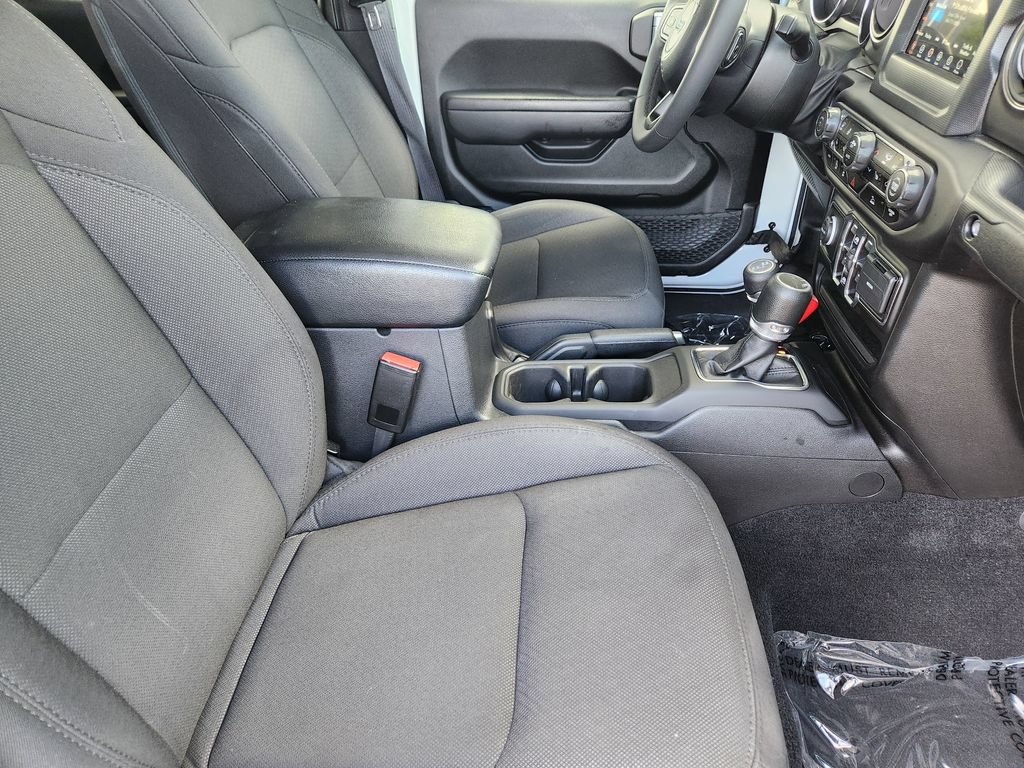 Used 2023 Jeep Gladiator Sport AWD/4WD image 5