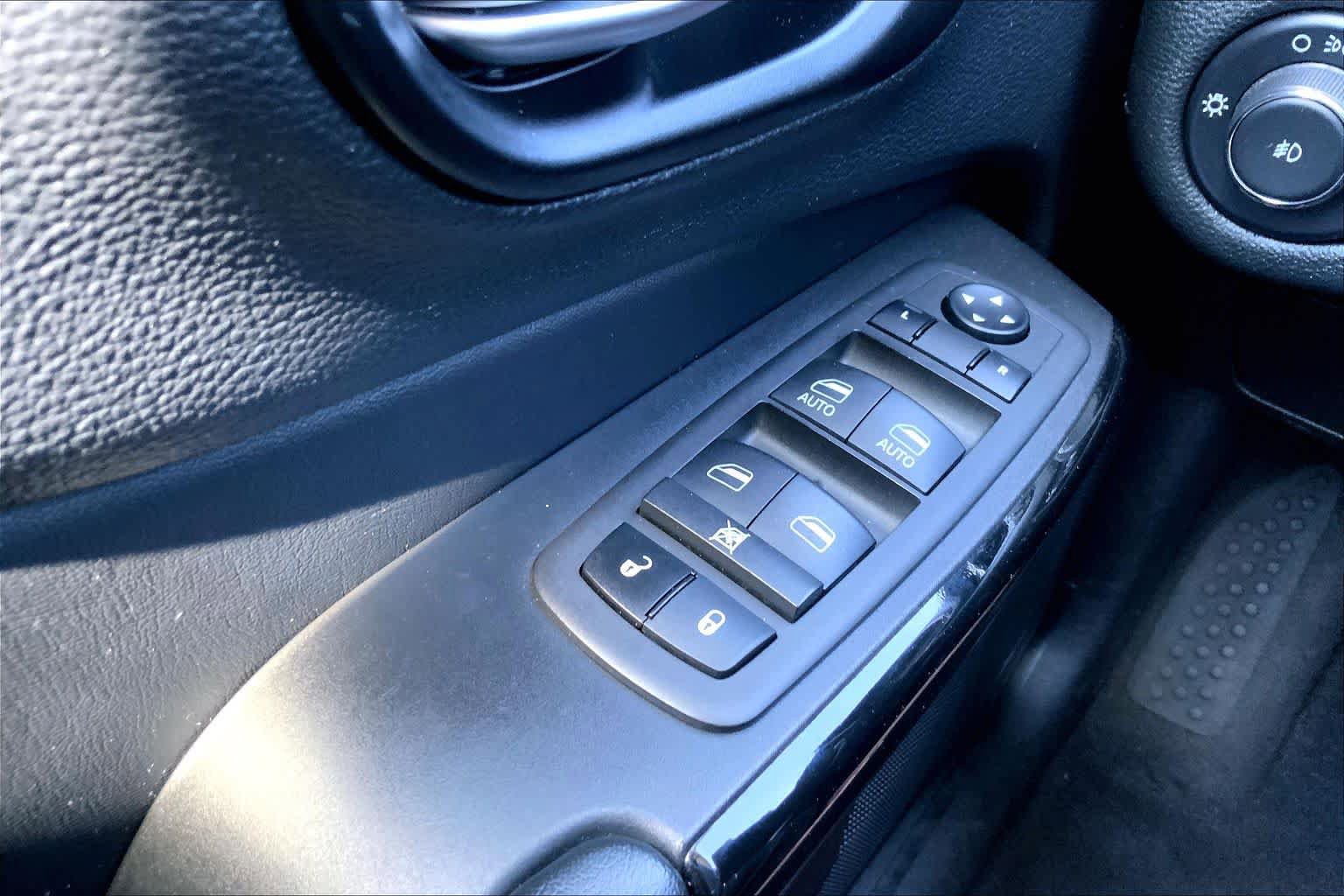 Used 2023 Jeep Cherokee Altitude Lux AWD/4WD image 34