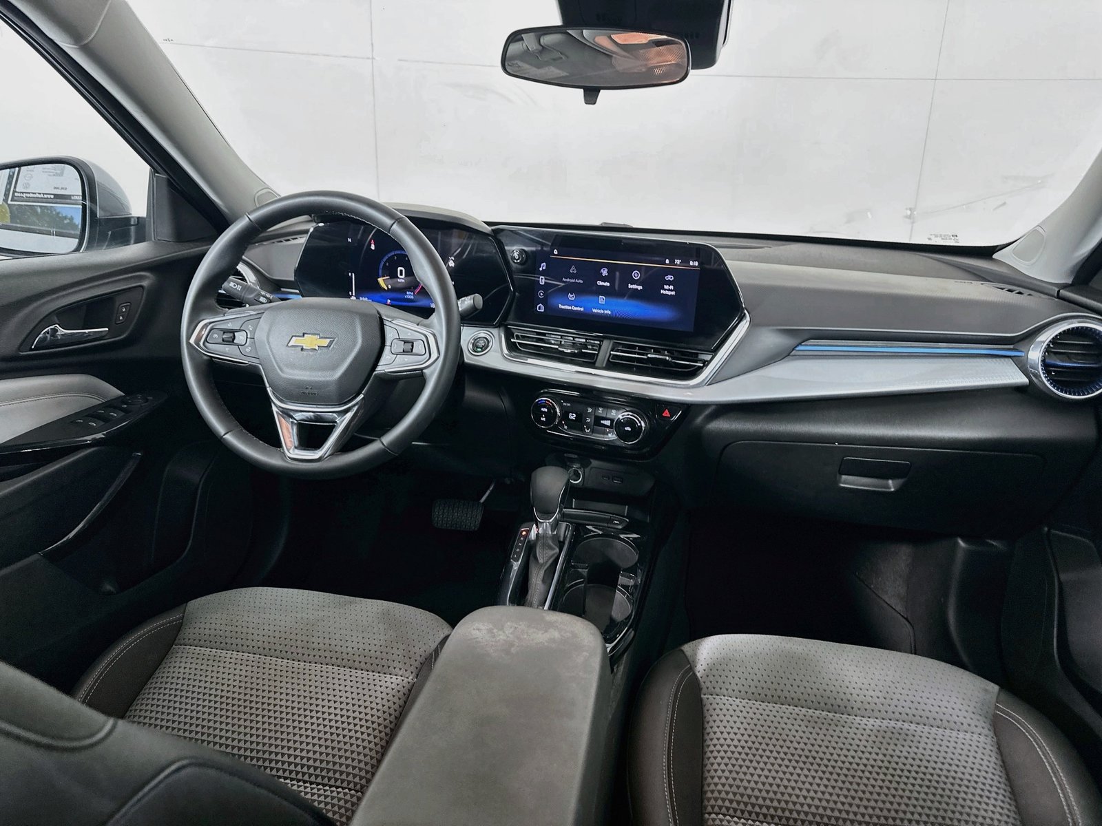Used 2025 Chevrolet Trax LT w/ Driver Confidence Package FWD image 22