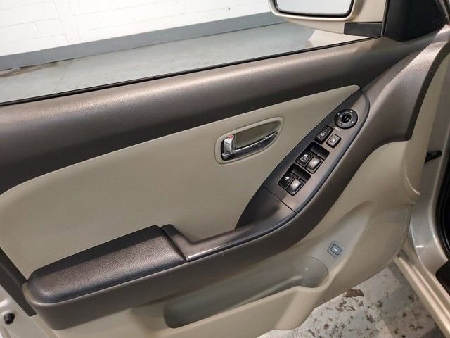 Used 2010 Hyundai Elantra GLS image 11