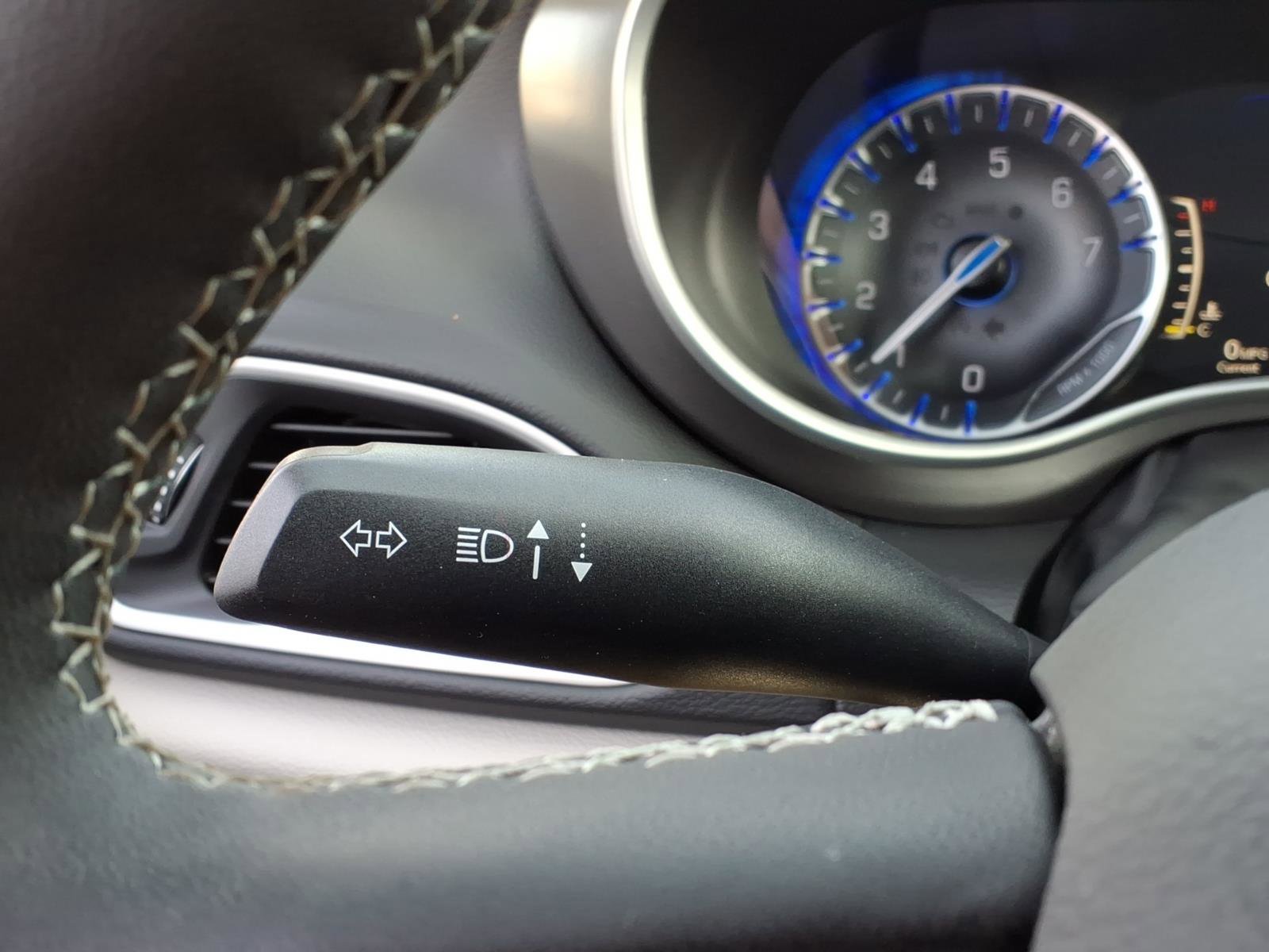 Used 2024 Chrysler Pacifica Touring-L image 29