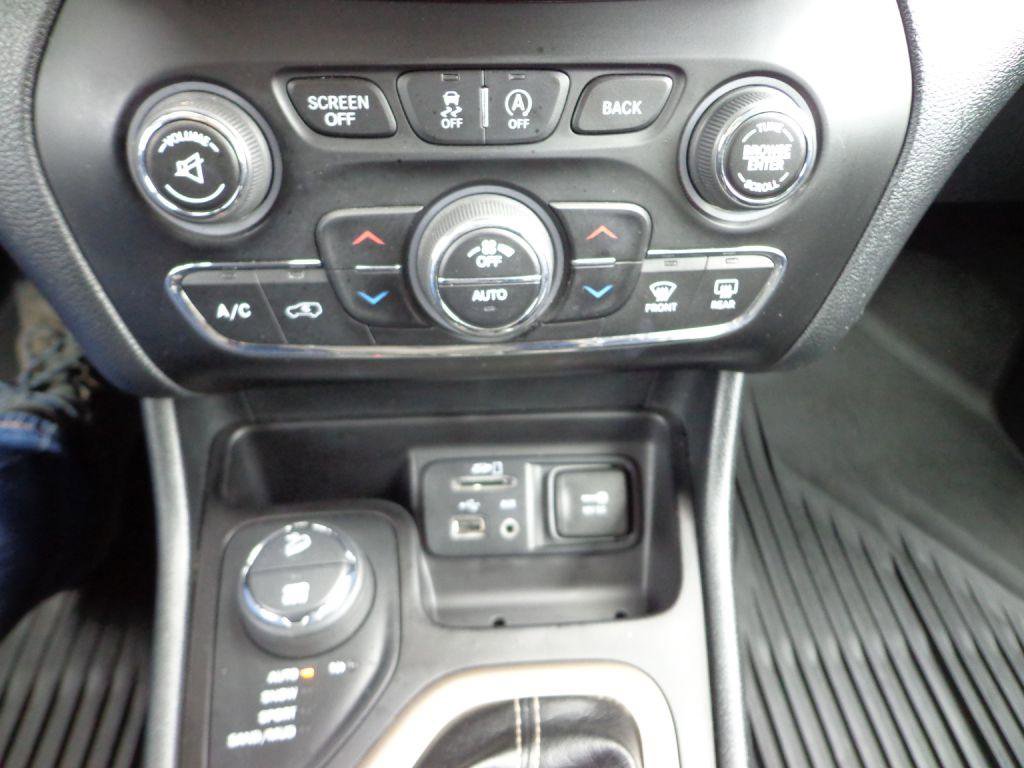 Used 2016 Jeep Cherokee High Altitude w/ Technology Group image 25