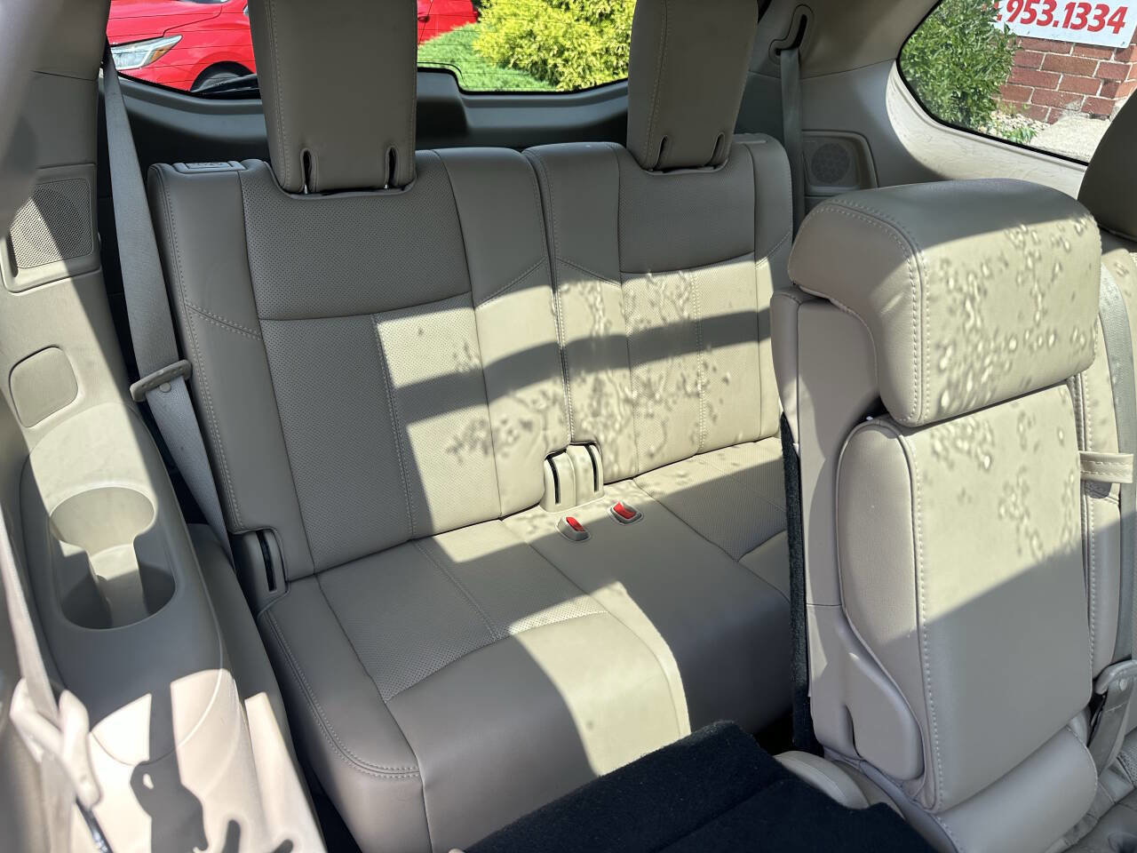 Used 2018 Nissan Pathfinder Platinum image 28