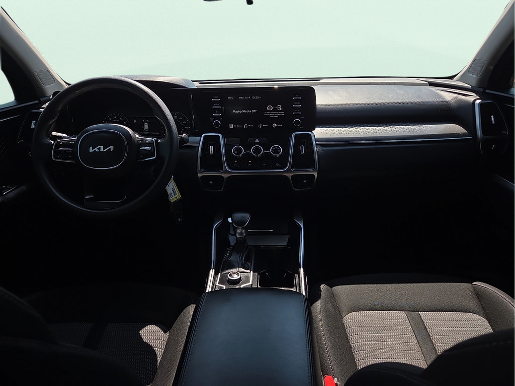 Used 2023 Kia Sorento LX FWD image 12