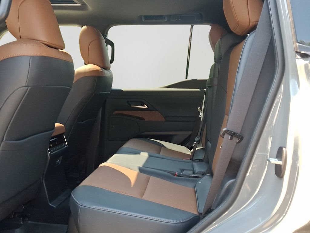 Used 2025 Lexus GX 550 w/ Accessory Package (2T) AWD/4WD image 8