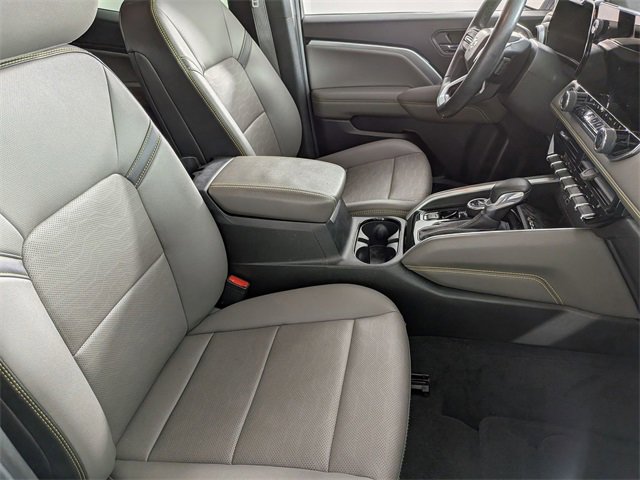 Used 2024 Chevrolet Colorado ZR2 w/ ZR2 Convenience Package III image 32