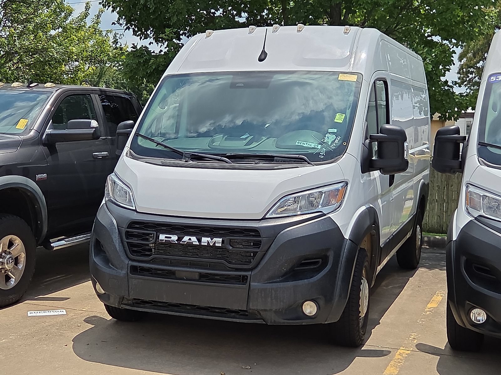 Used 2024 RAM ProMaster 2500 w/ Convenience Group FWD image 2