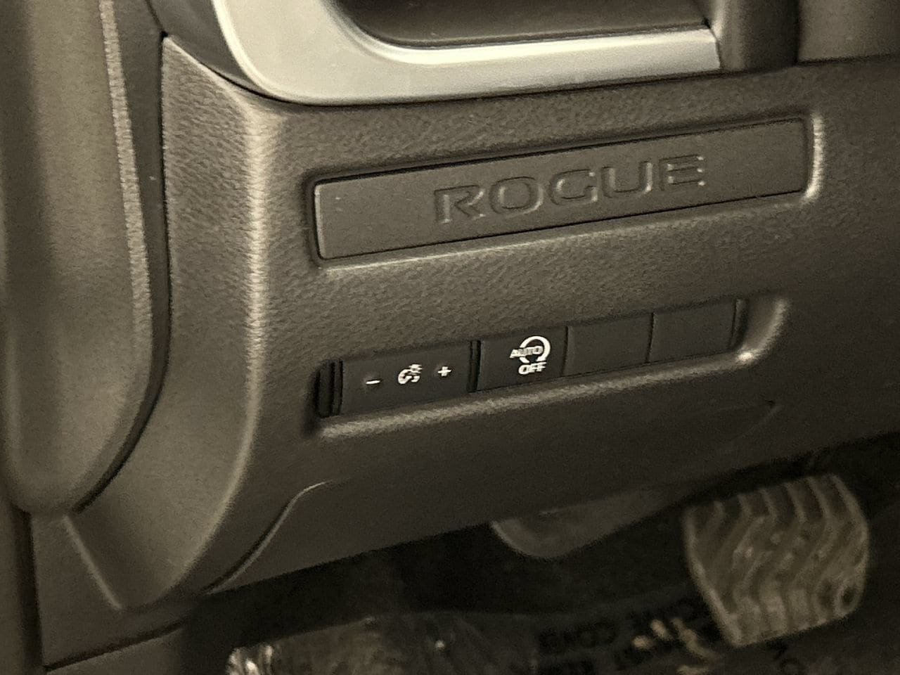 Used 2024 Nissan Rogue S AWD/4WD image 13