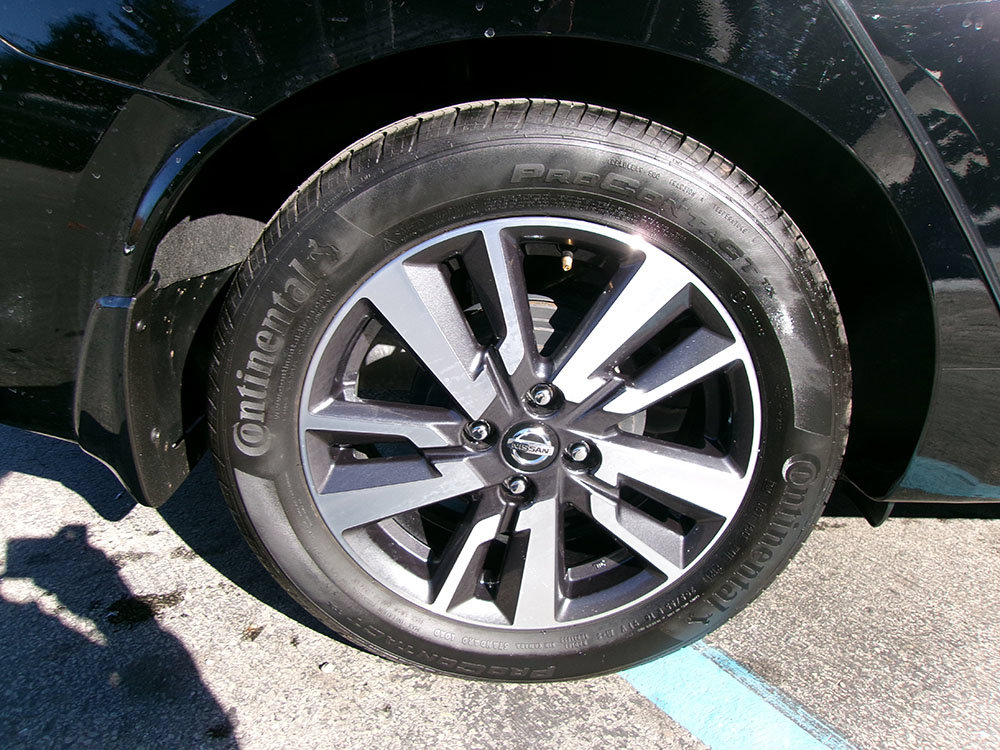 Used 2021 Nissan Versa SV FWD image 7