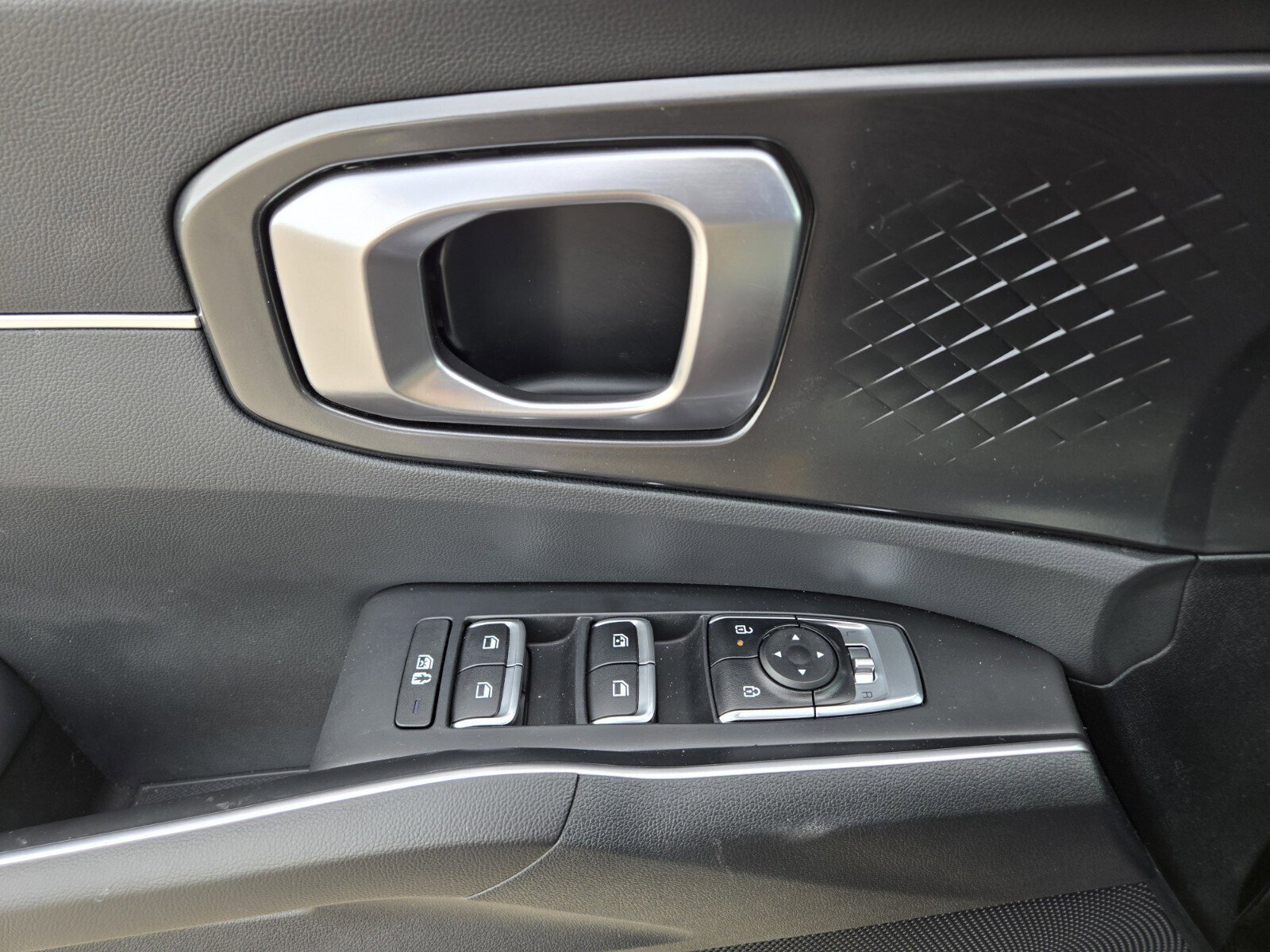 Certified 2025 Kia Sorento S image 17