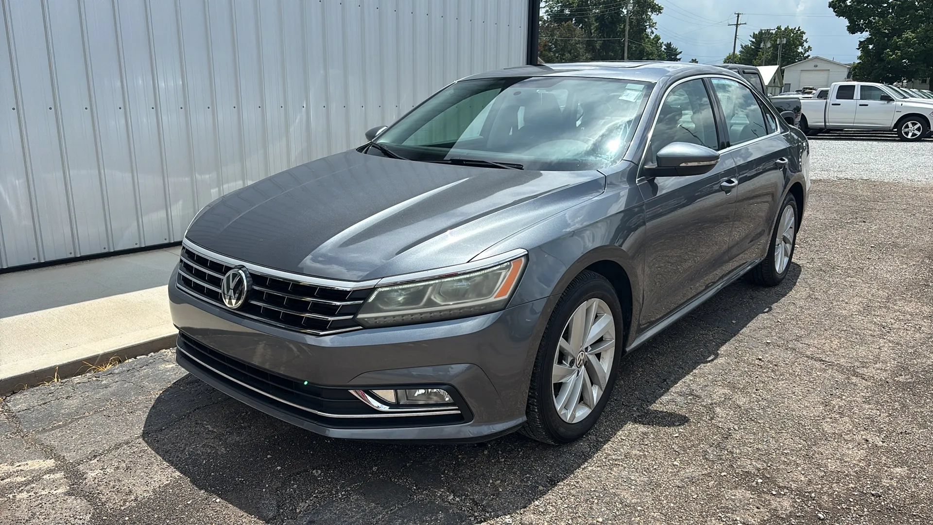 Used 2018 Volkswagen Passat 2.0T SE w/ SE Lighting Package FWD image 13