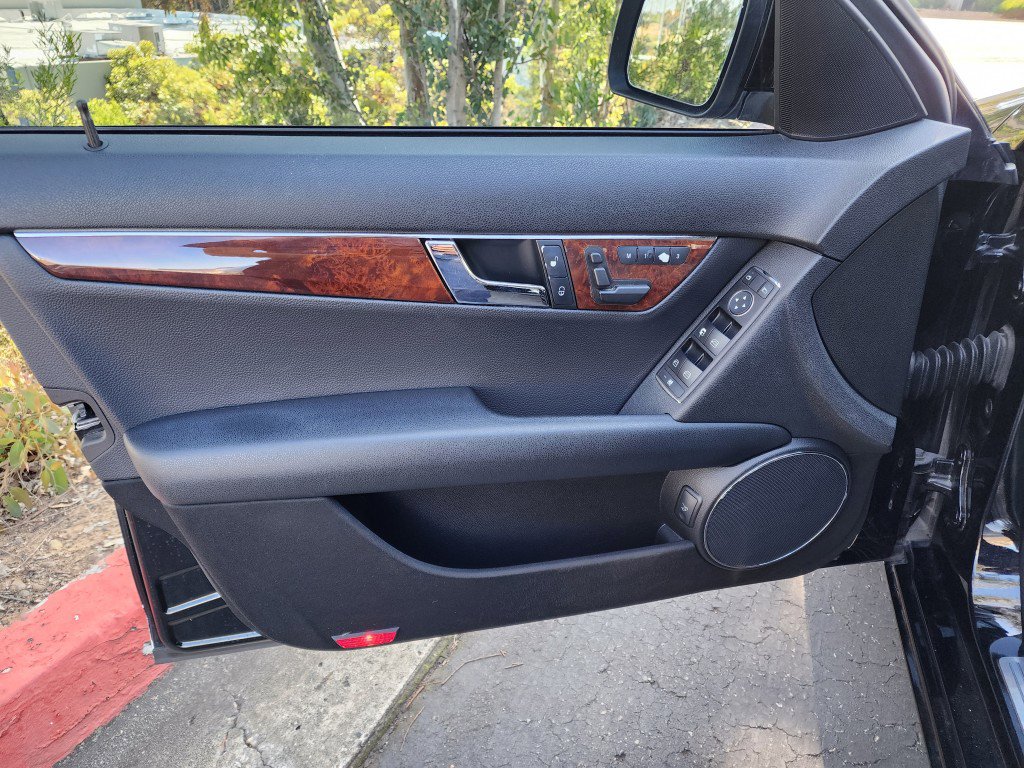 Used 2009 Mercedes-Benz C 300 Sedan image 18