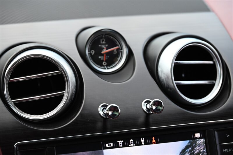 Used 2019 Bentley Bentayga AWD/4WD image 44