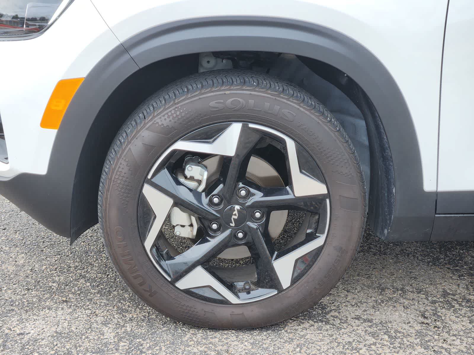 Certified 2025 Kia Seltos EX w/ EX Sunroof Package FWD image 9