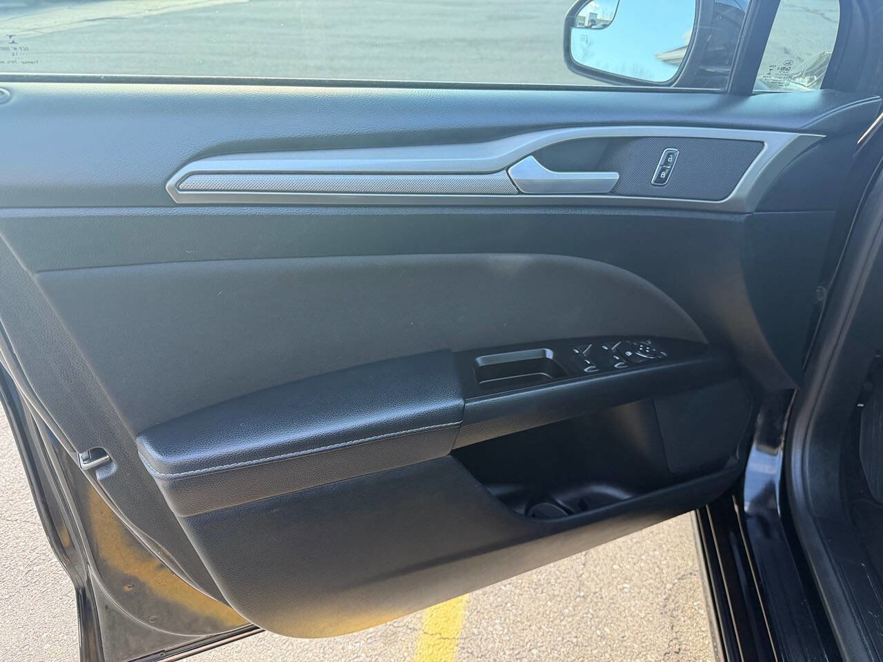 Used 2017 Ford Fusion SE image 10