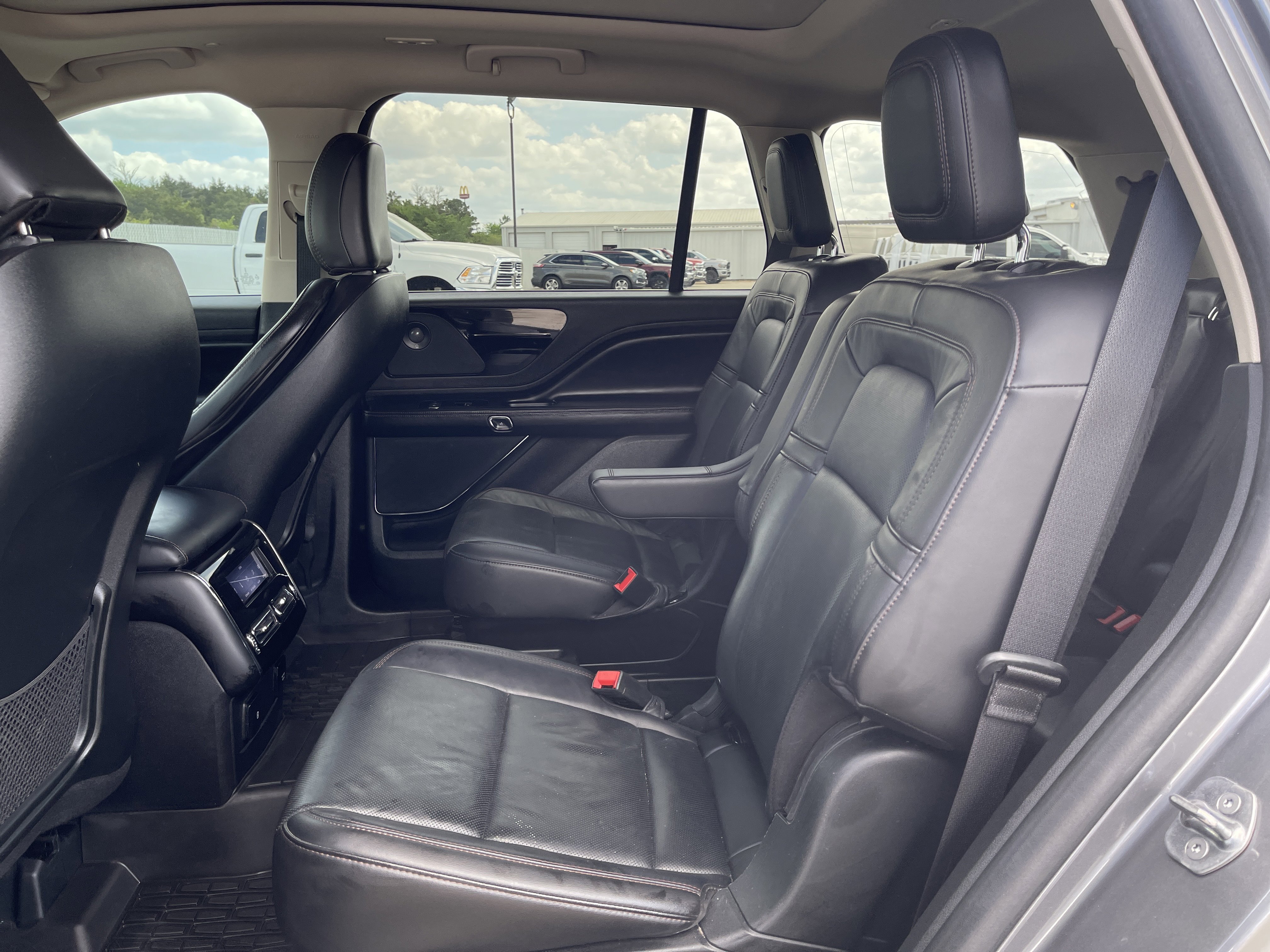 Used 2024 Lincoln Aviator Reserve w/ Equipment Group 201A AWD/4WD image 37
