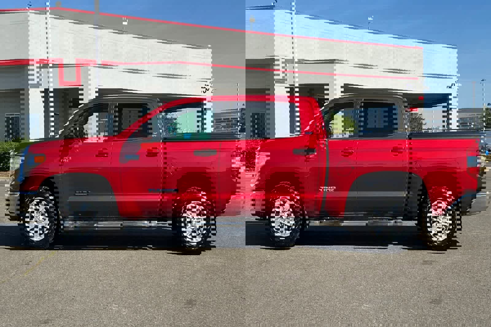 Used 2015 Toyota Tundra SR5 RWD image 9