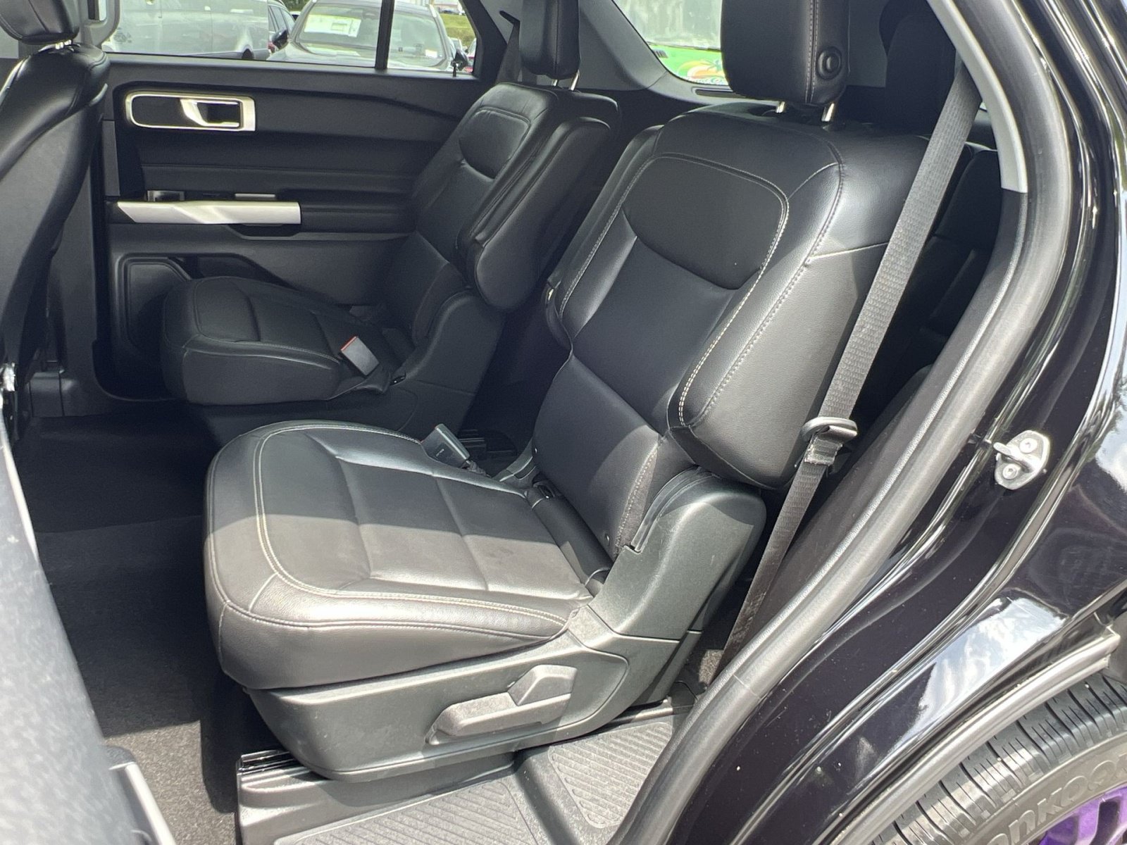 Used 2020 Ford Explorer XLT w/ Equipment Group 202A AWD/4WD image 30