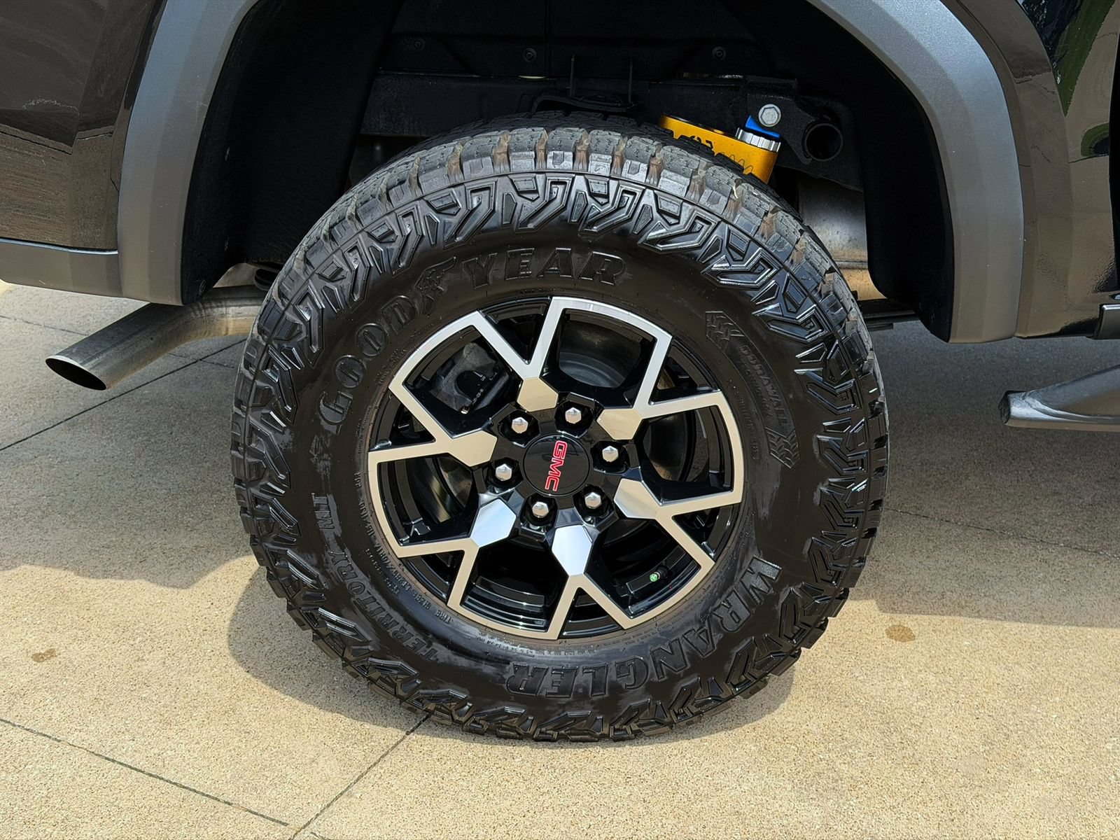 Used 2024 GMC Canyon AT4X AWD/4WD image 8