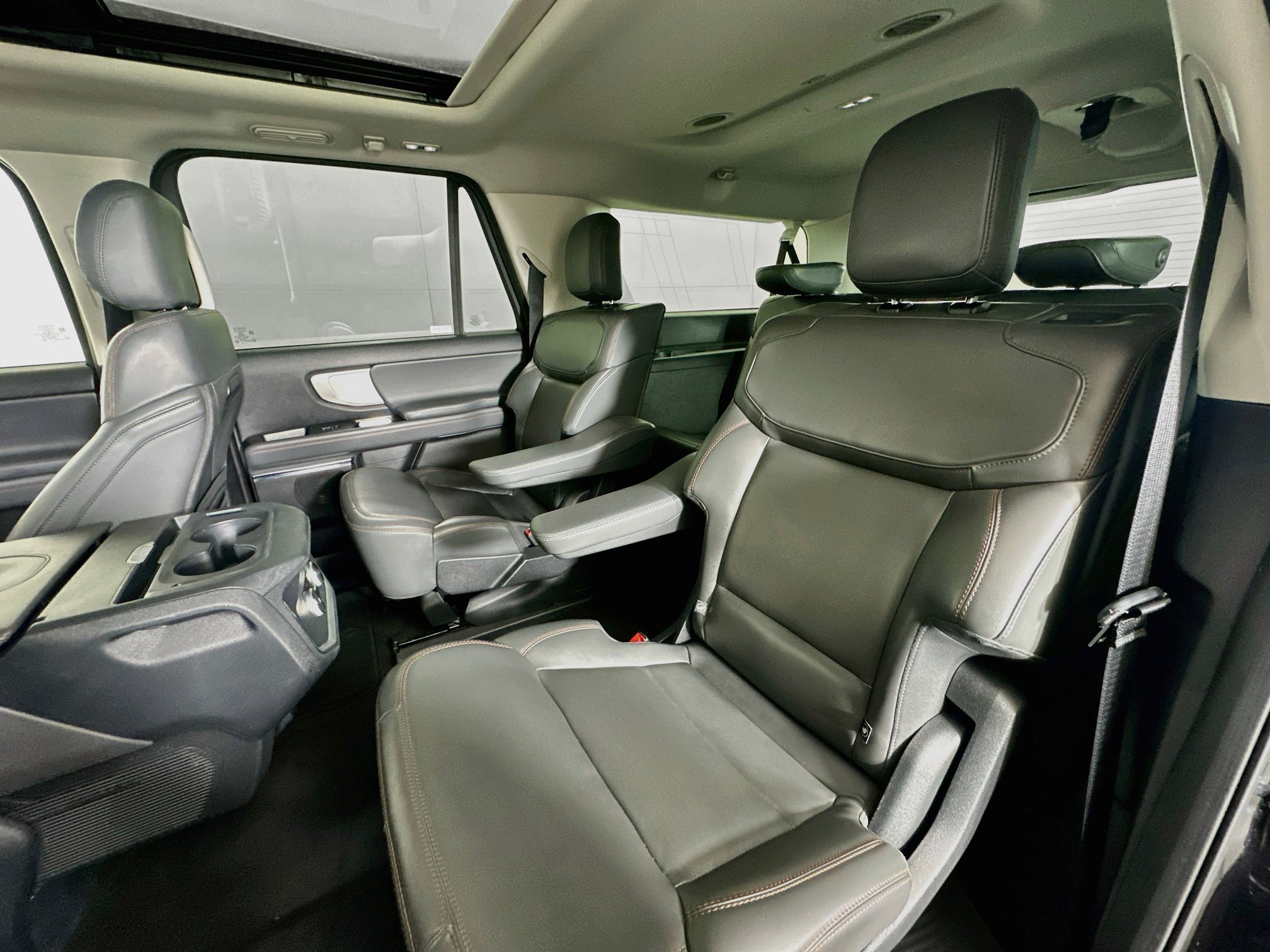 Used 2025 Ford Expedition Max Active AWD/4WD image 29