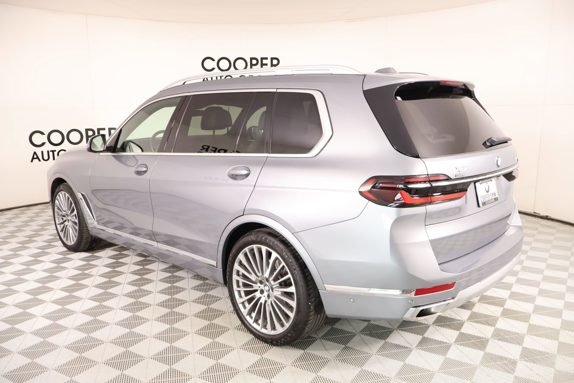 Used 2025 BMW X7 xDrive40i w/ Parking Assistance Package AWD/4WD image 25
