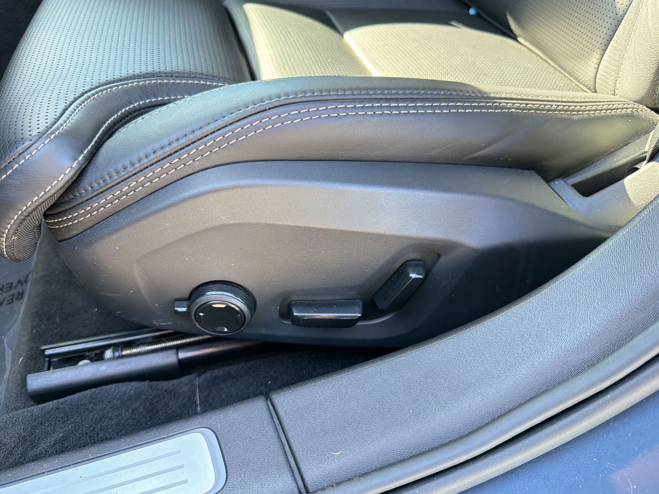 Certified 2023 Volvo S90 B6 Ultimate w/ Lounge Package image 14