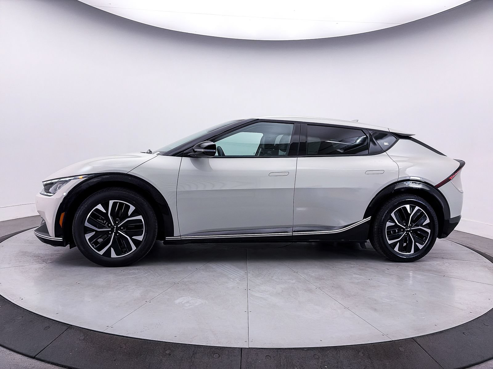 Used 2023 Kia EV6 Wind RWD image 42