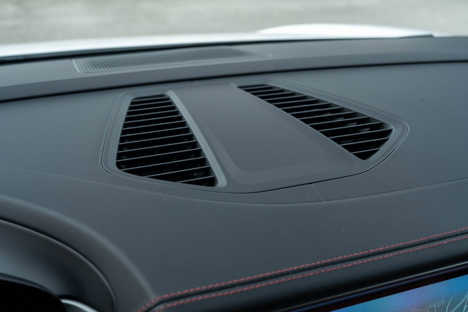 Certified 2025 Porsche Macan 4S Electric image 27