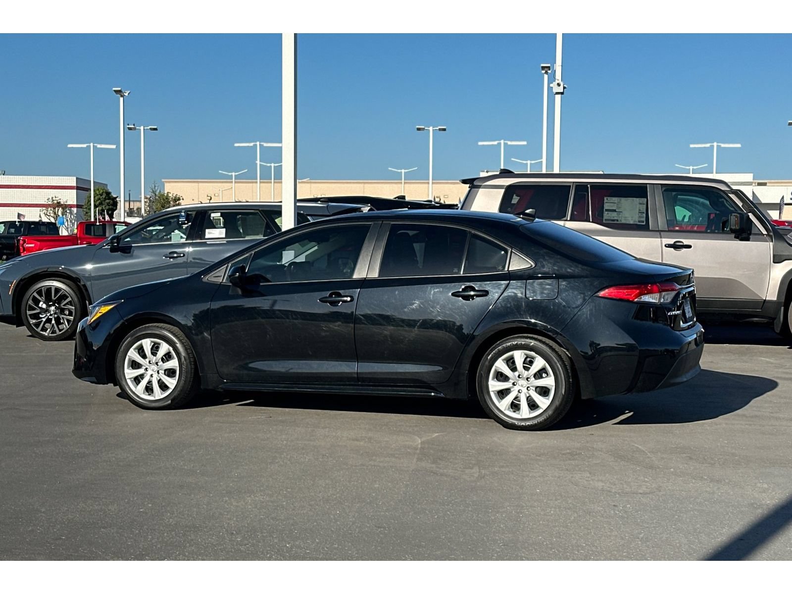Used 2025 Toyota Corolla LE FWD image 7