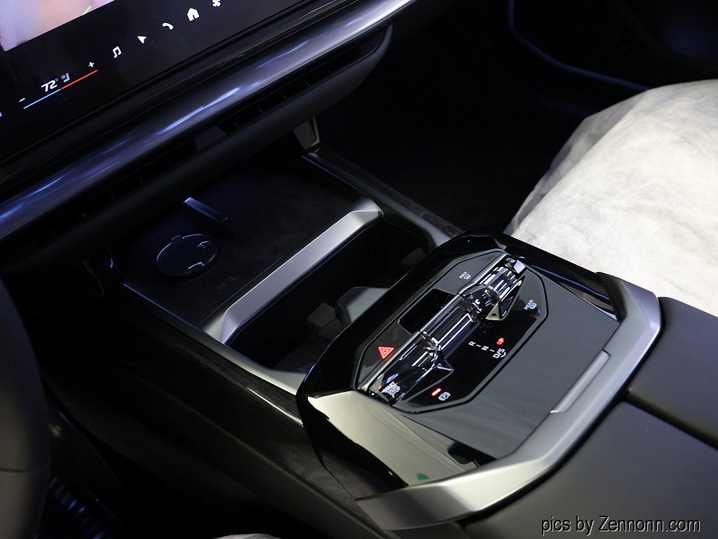 Used 2027 BMW 740i xDrive AWD/4WD image 26