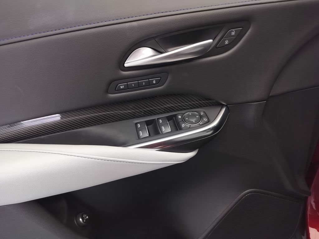 Used 2025 Cadillac XT4 Sport FWD image 8