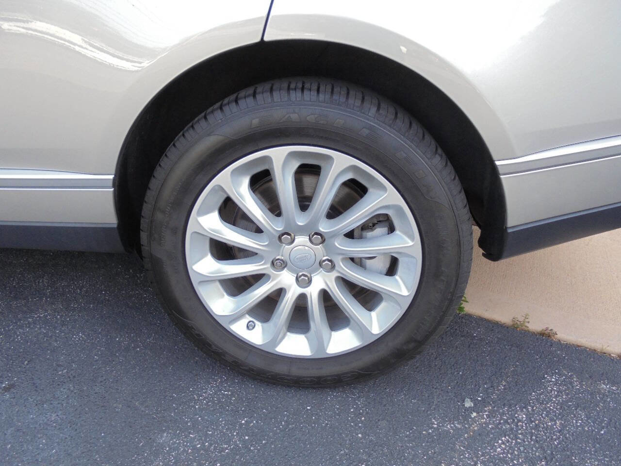 Used 2019 Land Rover Range Rover HSE AWD/4WD image 26