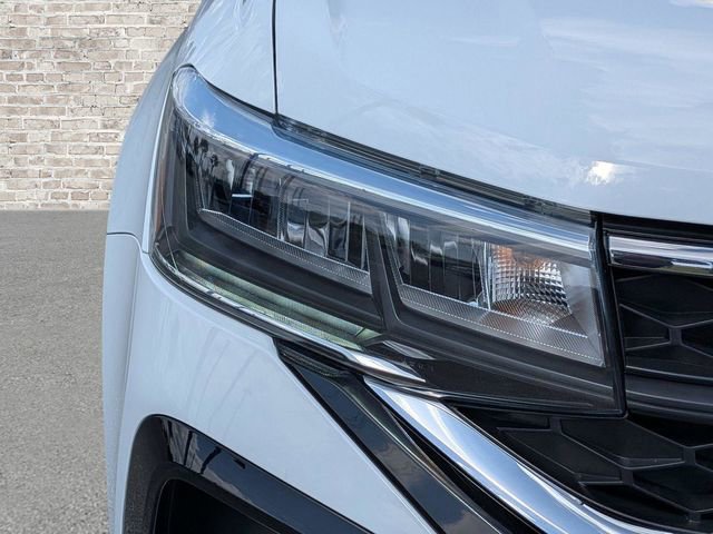 Used 2023 Volkswagen Taos SE w/ Panoramic Sunroof Package image 10